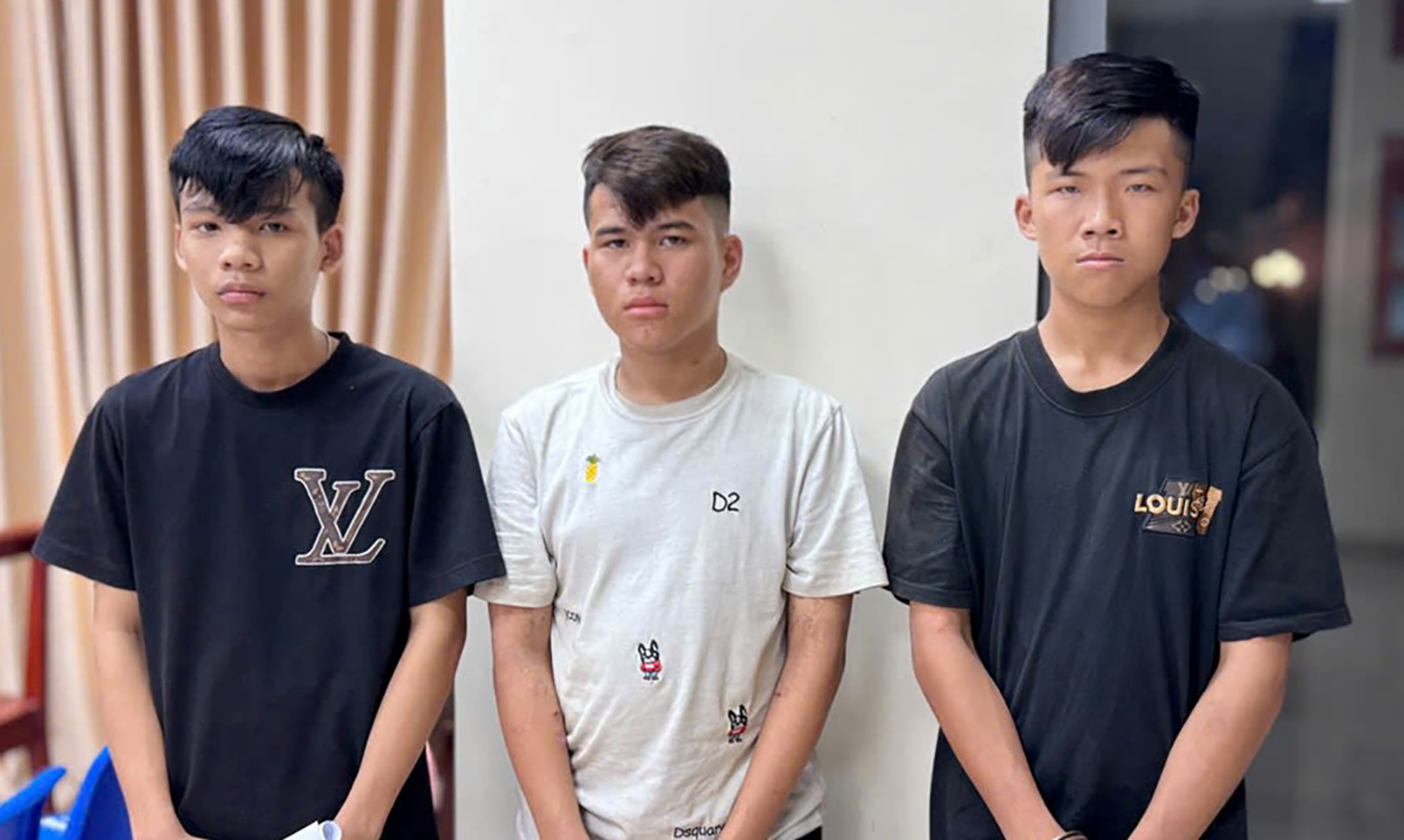 Các đối tượng Khánh, Sang và Thế tại Công an phường