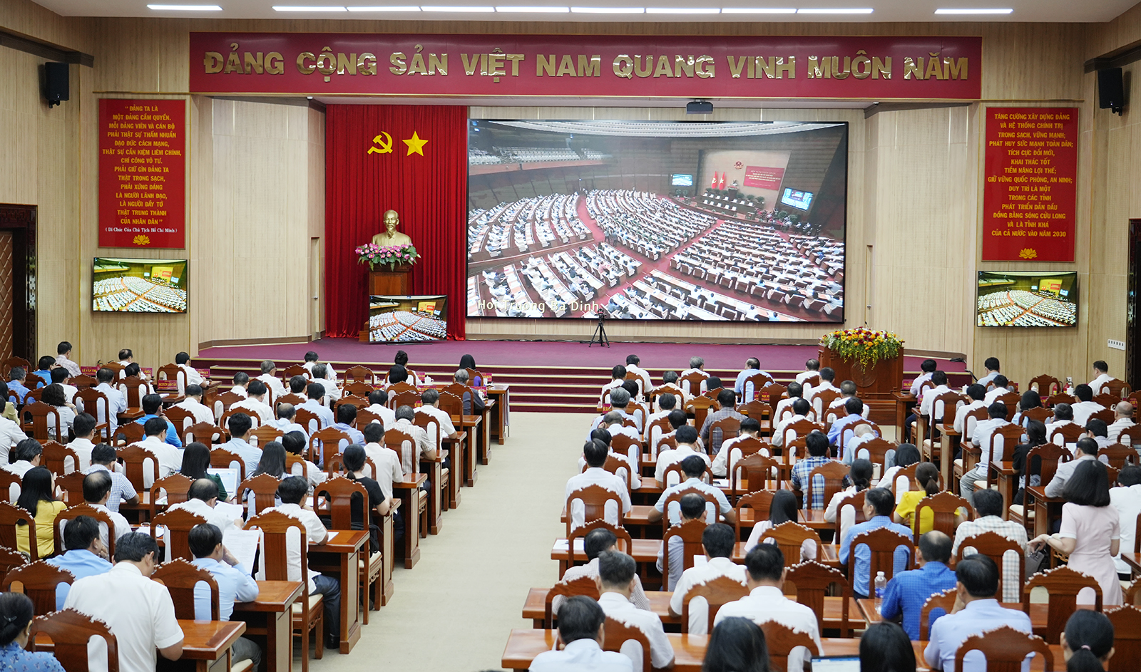 Khoảng 2,2 triệu đảng viên dự triển khai Nghị quyết Trung ương 2 khóa XIV