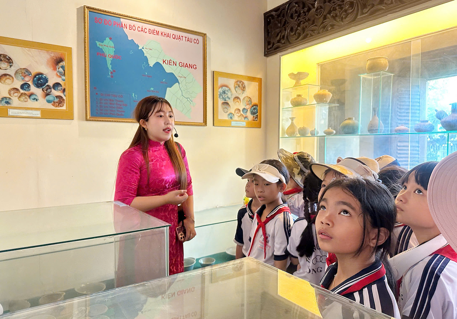 Những người kể chuyện lịch sử