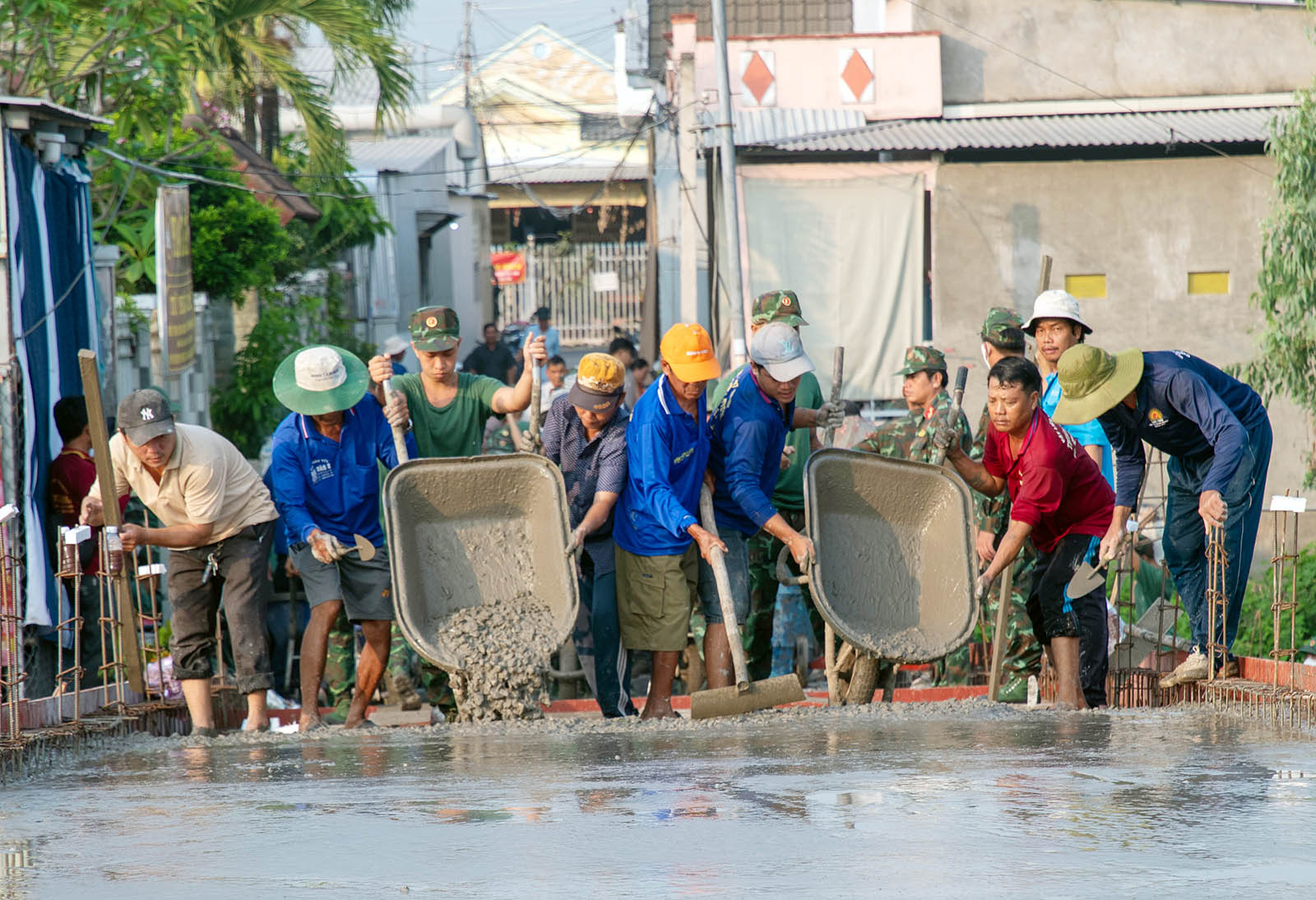 Nhịp cầu nối những tấm lòng