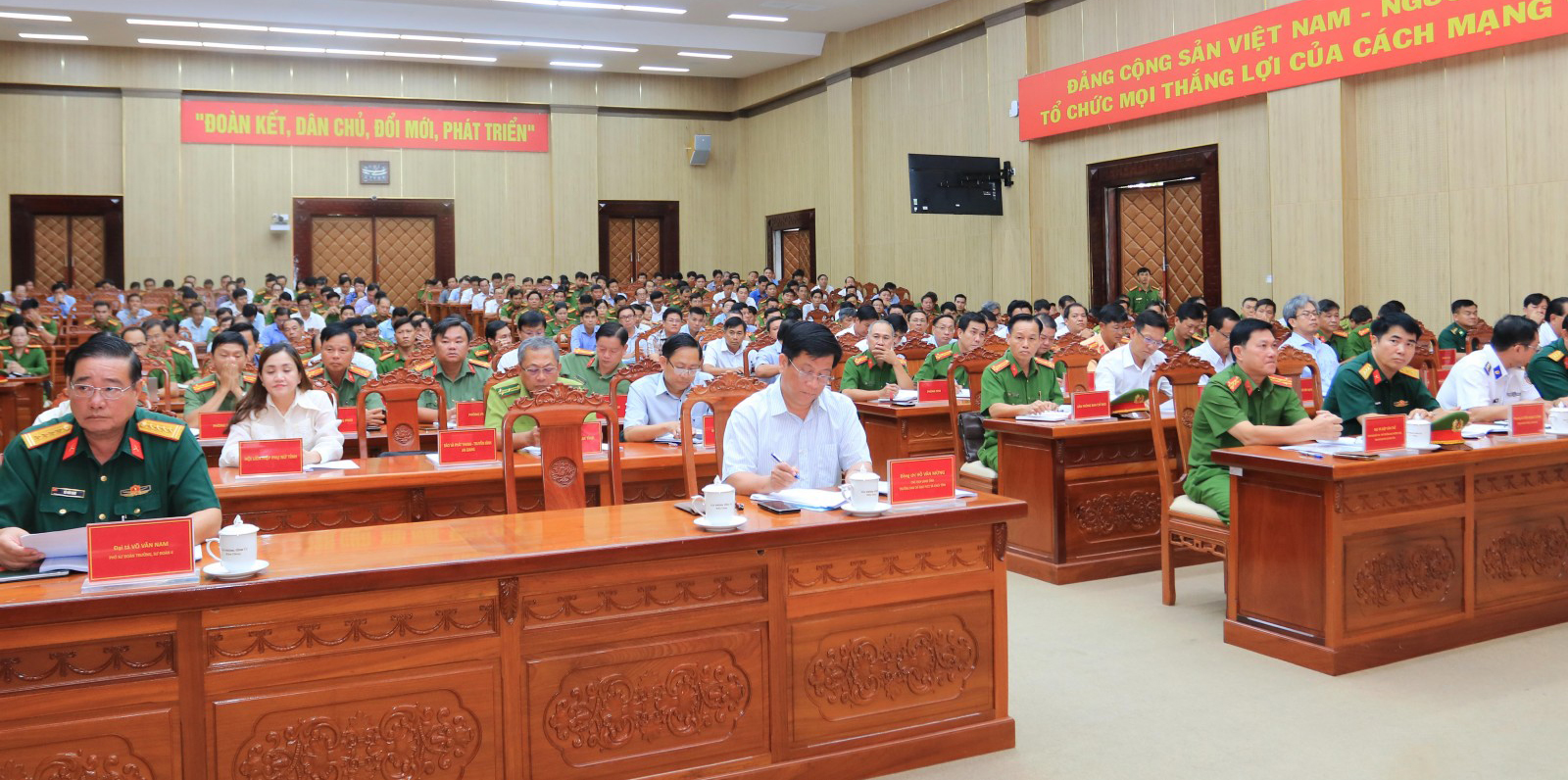 Đại biểu tham dự hội nghị