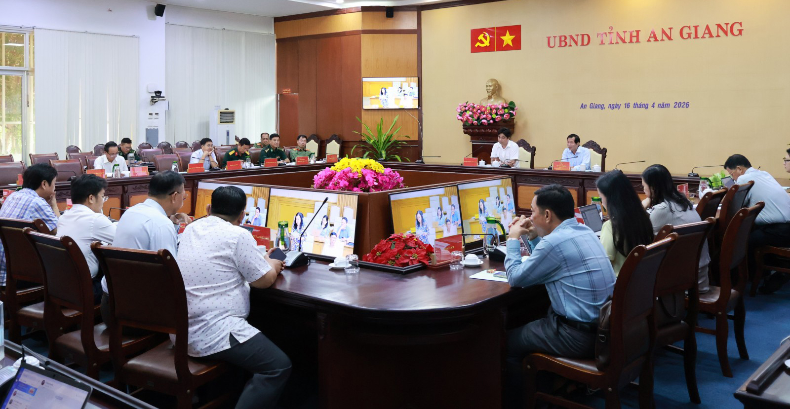 Quyết tâm sớm gỡ cảnh báo thẻ vàng của EC