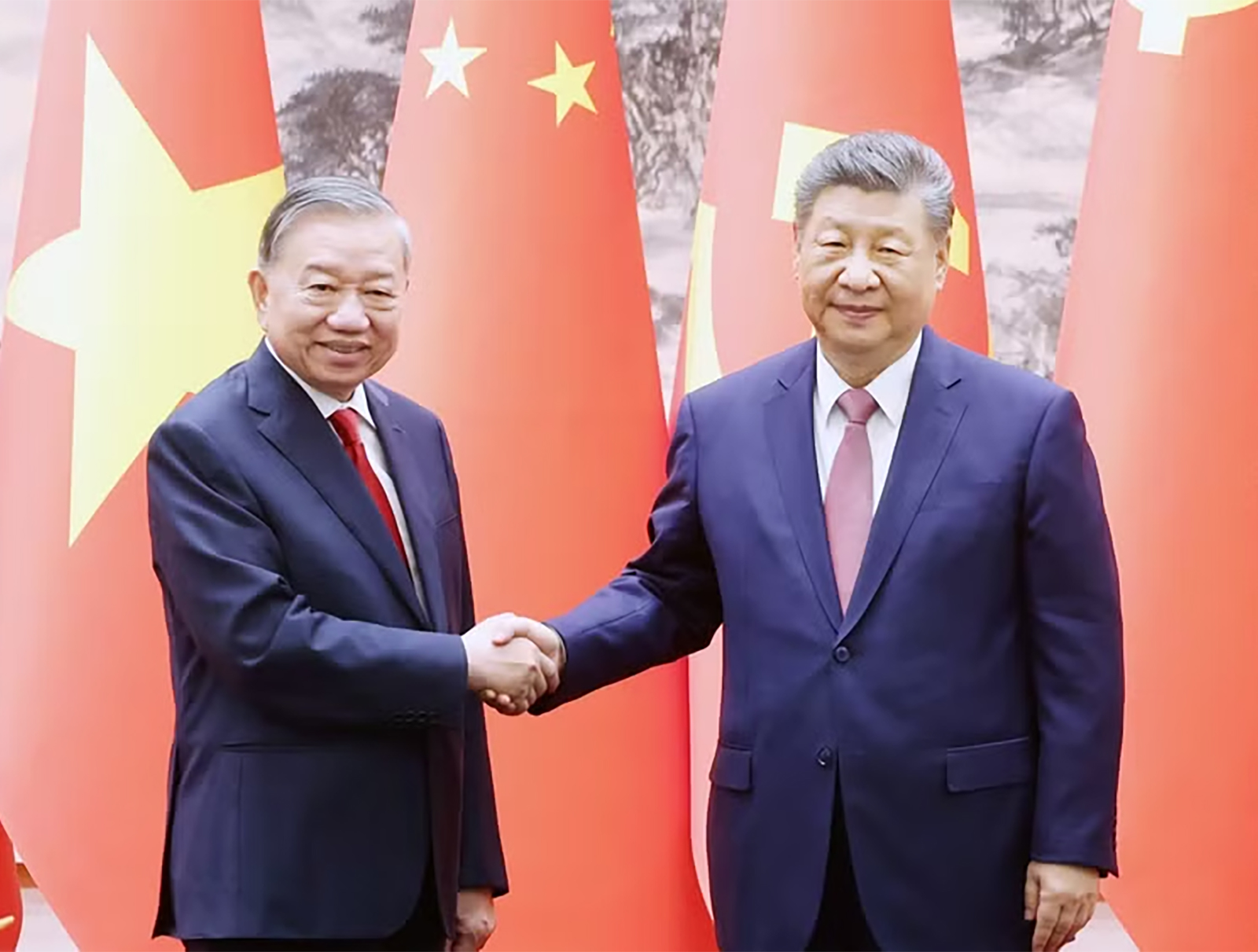 Tổng Bí thư, Chủ tịch nước Tô Lâm và Tổng Bí thư, Chủ tịch nước Tập Cận Bình chứng kiến Lễ ký các văn kiện hợp tác giữa hai nước. (Ảnh: Thống Nhất/TTXVN)