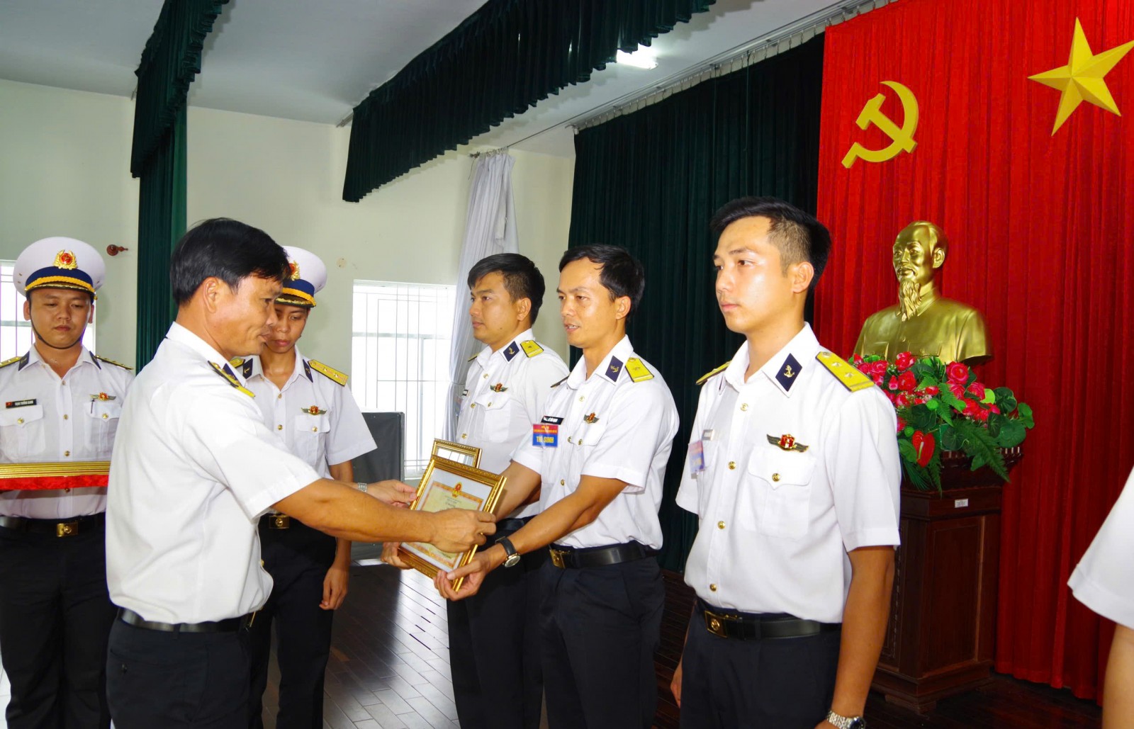 Trao giải cho các thí sinh xuất sắc