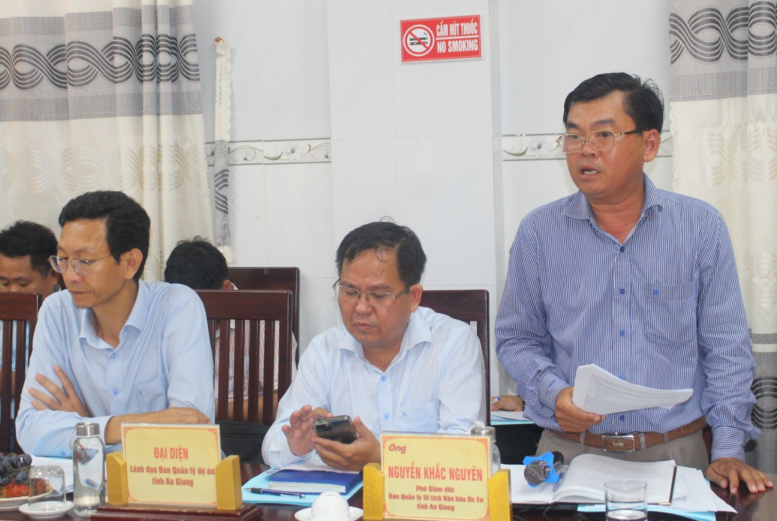 Đại diện Ban Quản lý Di tích Văn hóa Óc Eo báo cáo tại buổi làm việc.