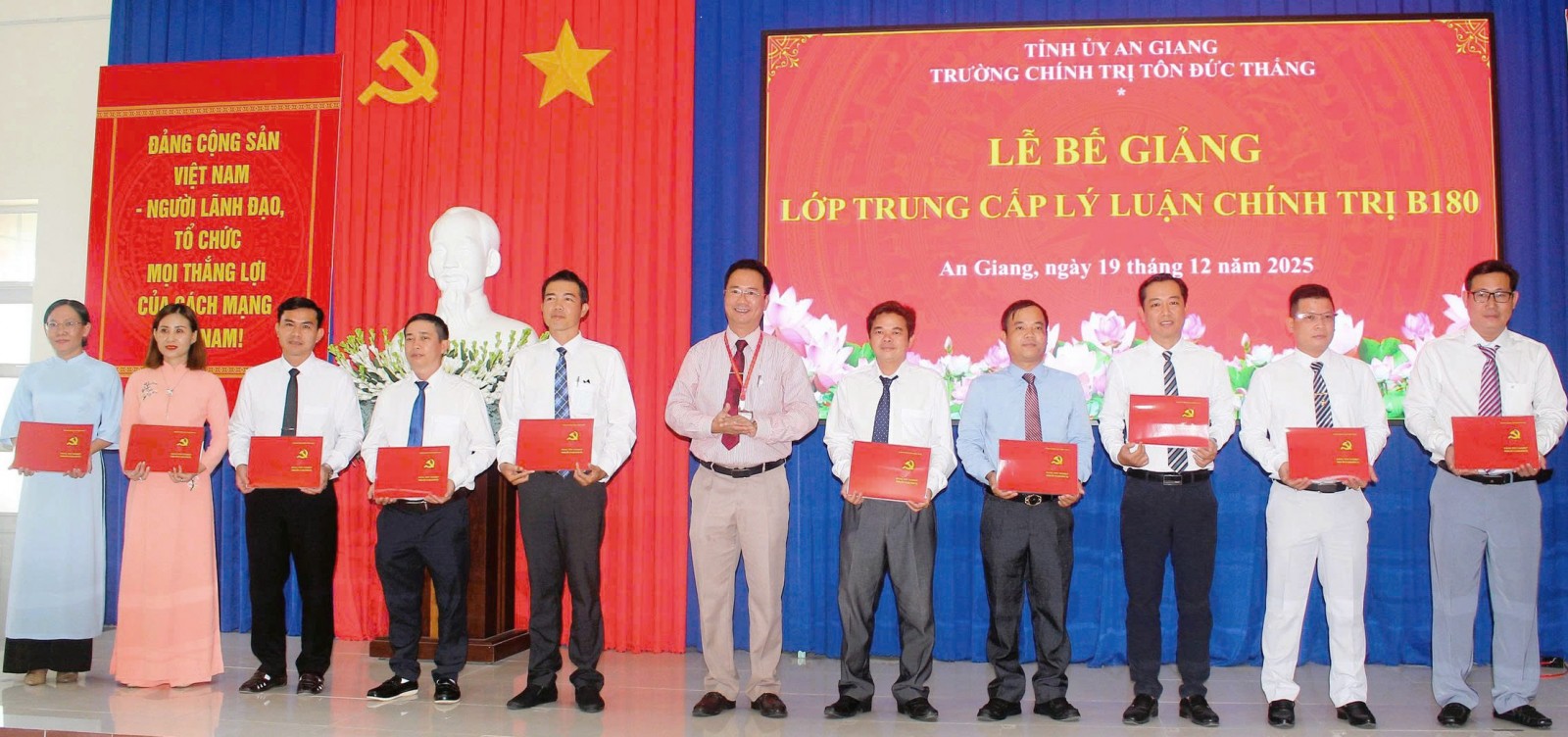 Đưa thực tiễn vào bài giảng lý luận