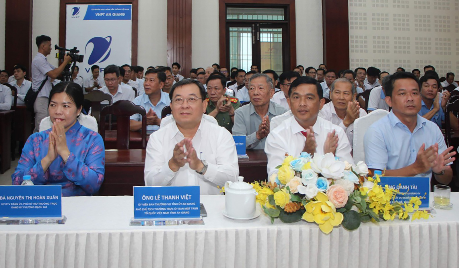 Công bố và trao quyết định của Ban Thường vụ Đảng ủy phường Rạch Giá về công tác cán bộ