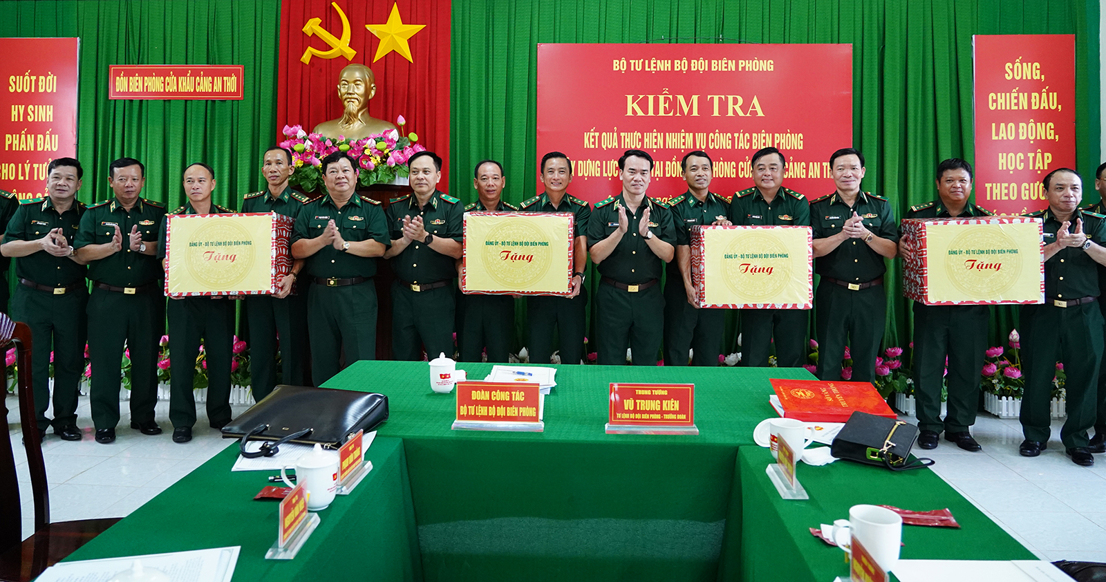 Tư lệnh Bộ đội Biên phòng thăm, kiểm tra các đồn biên phòng trên địa bàn đặc khu Phú Quốc
