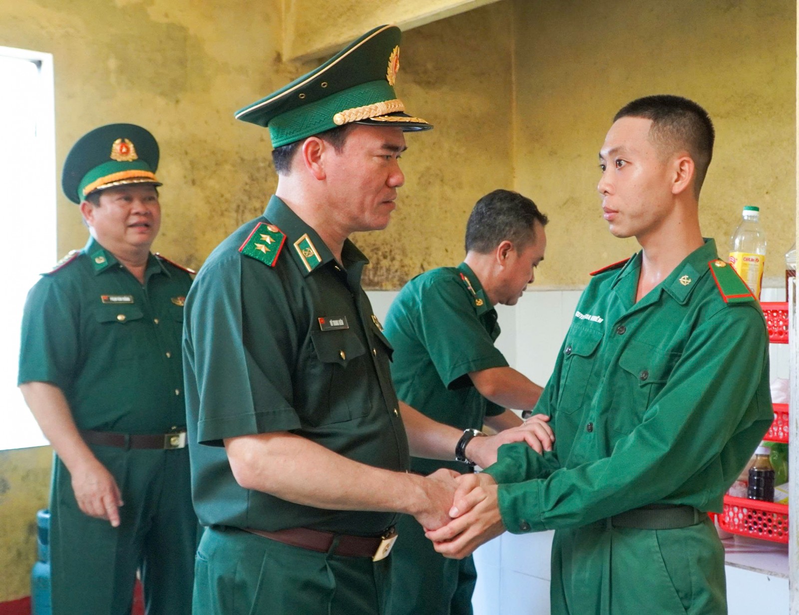 Tư lệnh Bộ đội Biên phòng thăm, kiểm tra tại Đồn Biên phòng Gành Dầu