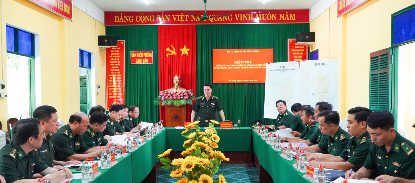 Tư lệnh Bộ đội Biên phòng thăm, kiểm tra tại Đồn Biên phòng Gành Dầu