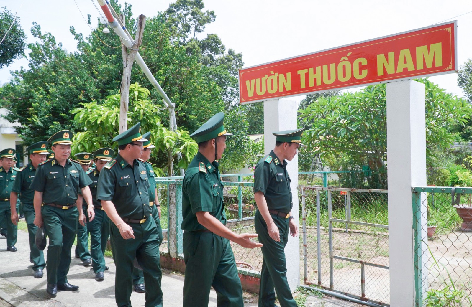 Tư lệnh Bộ đội Biên phòng thăm, kiểm tra tại Đồn Biên phòng Gành Dầu