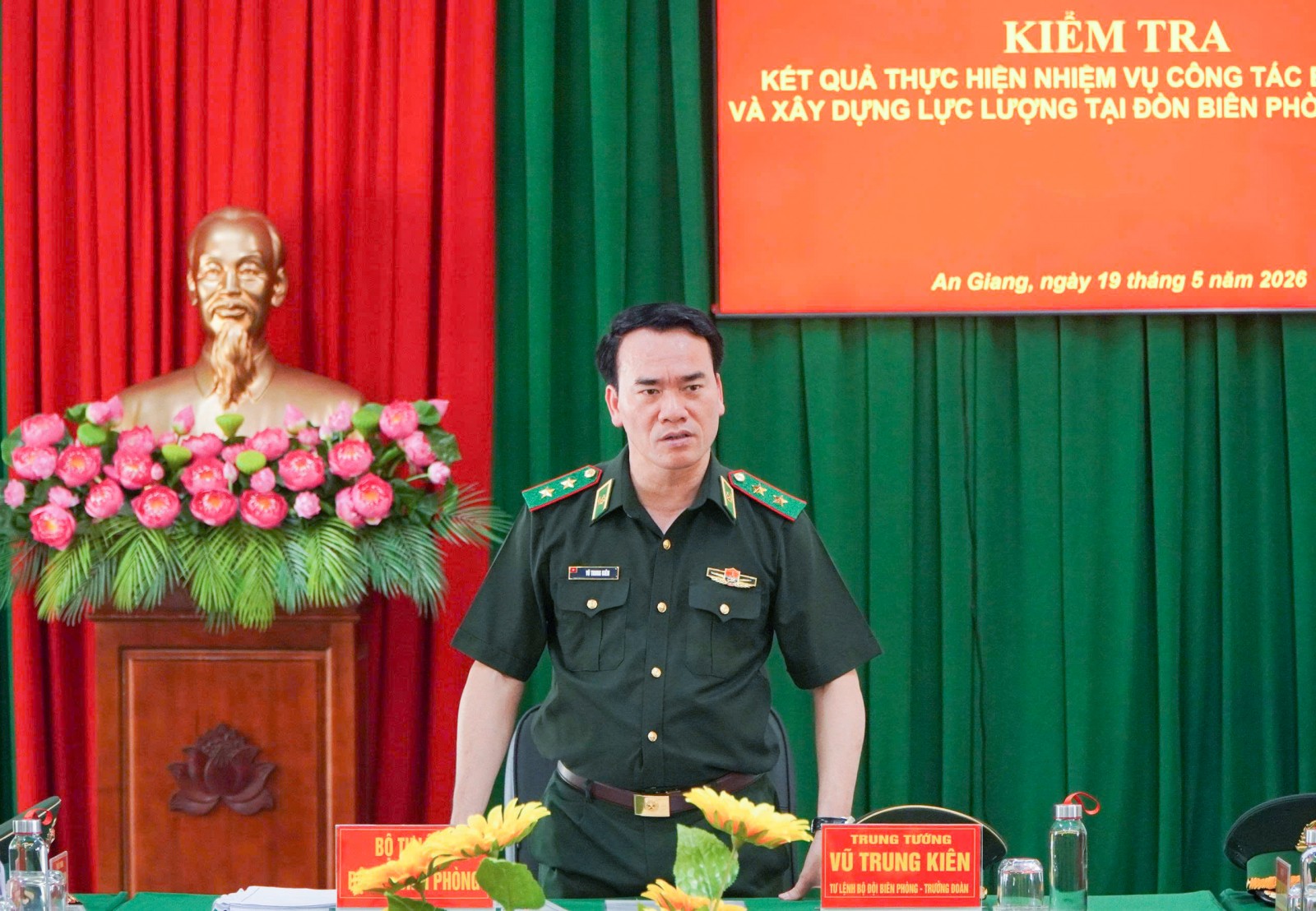 Tư lệnh Bộ đội Biên phòng thăm, kiểm tra tại Đồn Biên phòng Gành Dầu