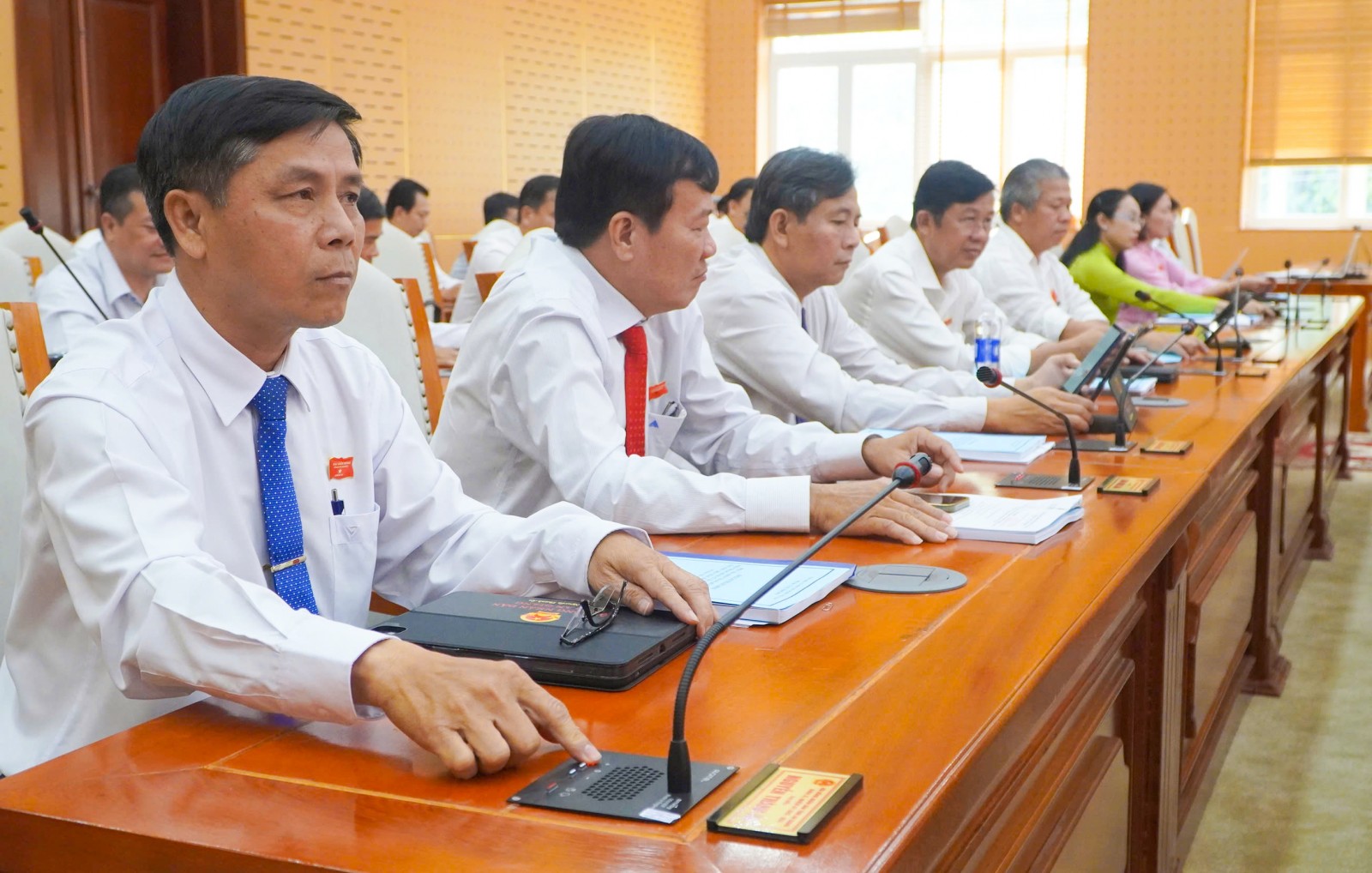 HĐND tỉnh An Giang thông qua các nghị quyết chuyển đổi đất rừng để xây dựng hồ nước và đường dây điện