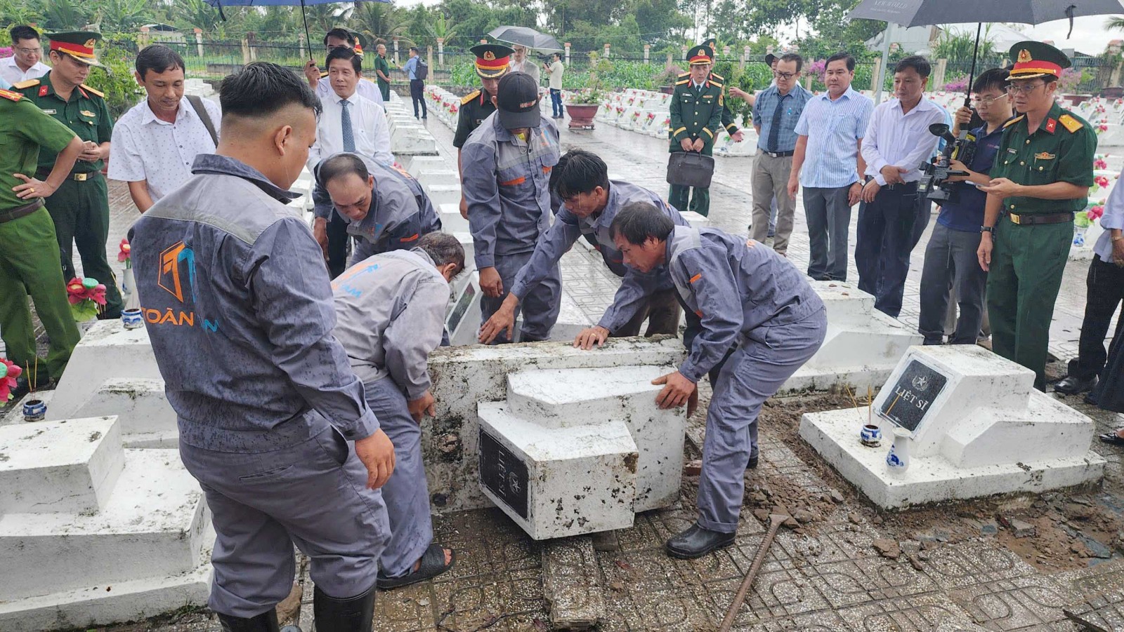 An Giang tổ chức lấy mẫu sinh phẩm 962 hài cốt liệt sĩ phục vụ giám định ADN