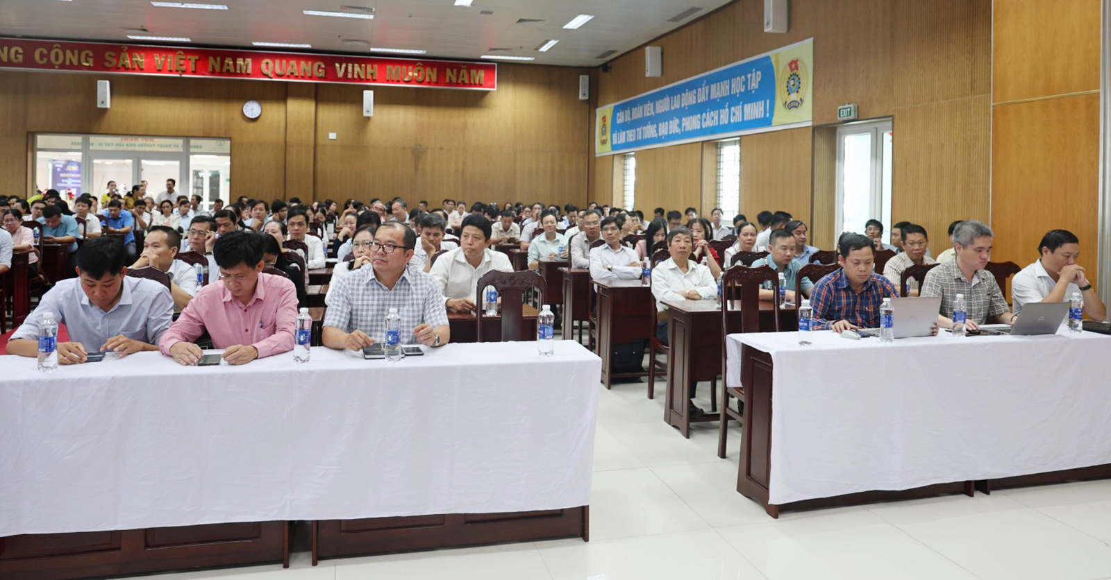 Tập huấn chuyển đổi số và ứng dụng AI trong ngành y tế