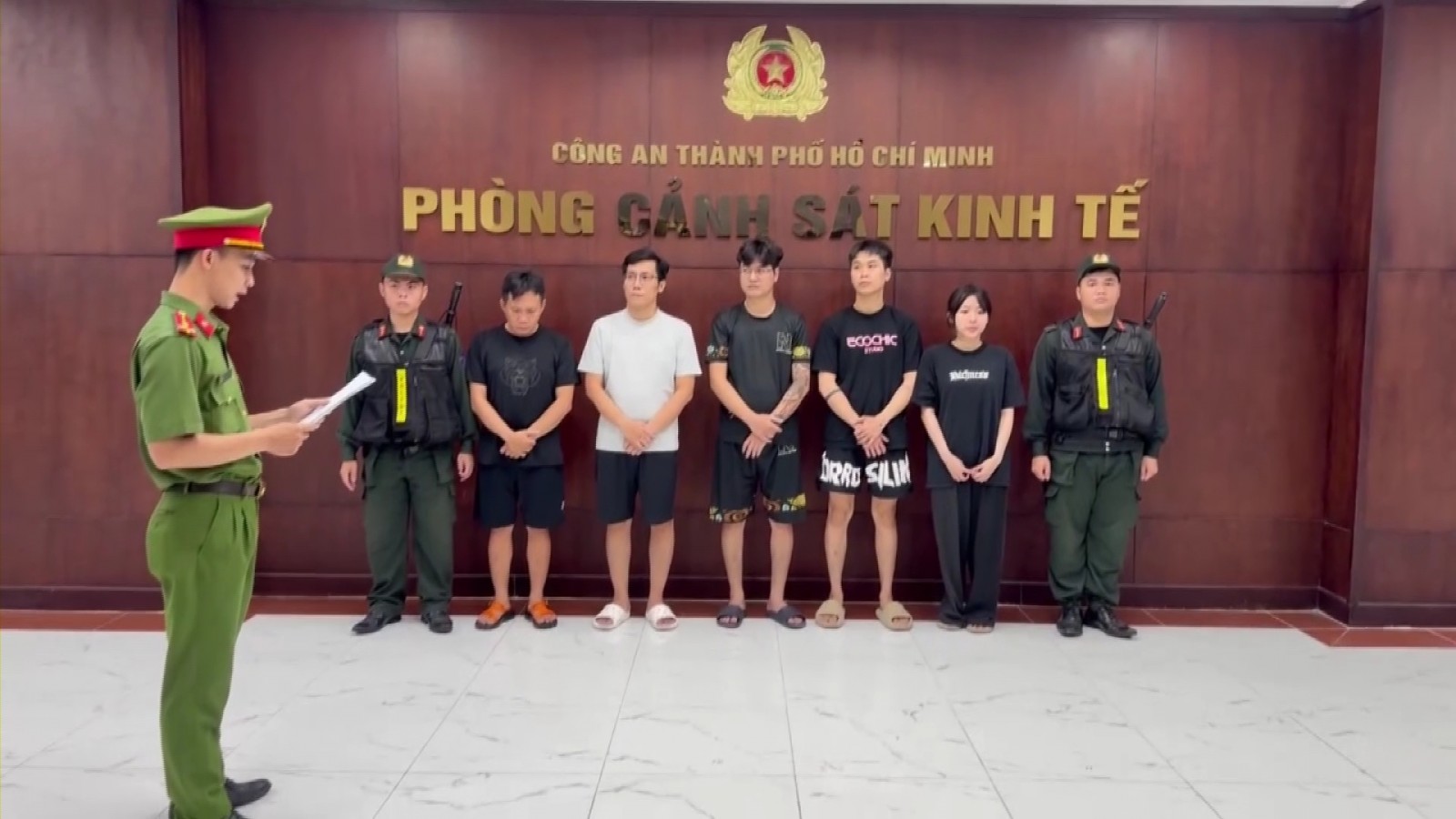 Bắt 5 đối tượng trong đường dây buôn bán khí cười quy mô lớn