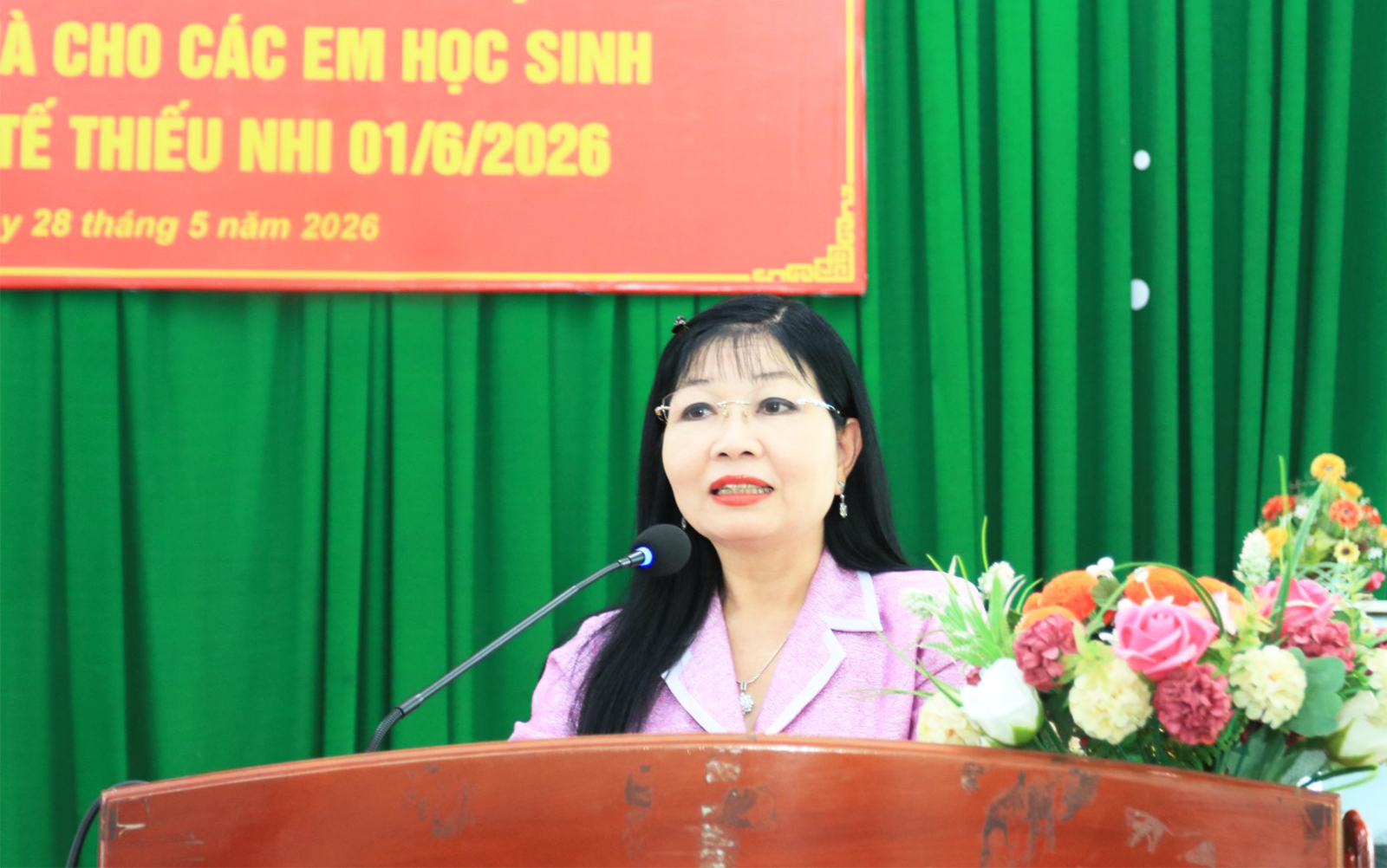 Phó Bí thư Tỉnh ủy, Chủ tịch Ủy ban MTTQ Việt Nam tỉnh Trần Thị Thanh Hương phát biểu chúc mừng nhân Ngày Quốc tế Thiếu nhi