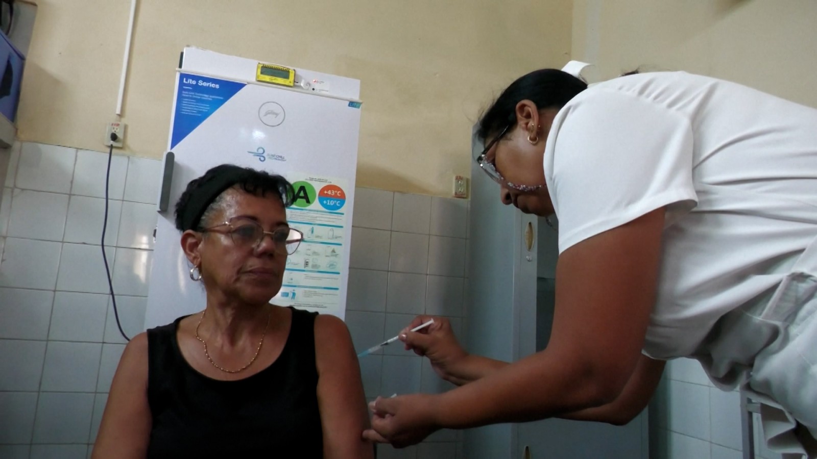 Trung Quốc viện trợ hệ thống pin năng lượng mặt trời cho Cuba