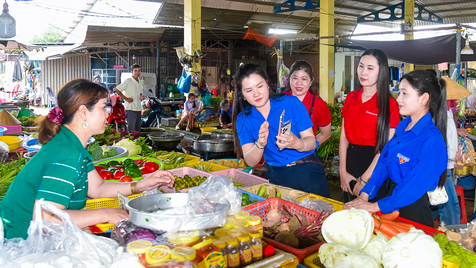Sôi nổi hoạt động tình nguyện hè