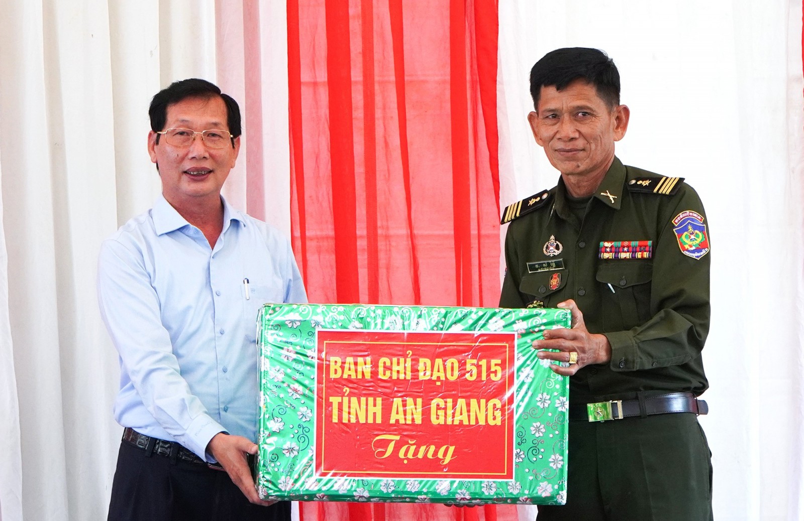Ban Chuyên trách tỉnh An Giang thăm, động viên Đội K93 tại Campuchia