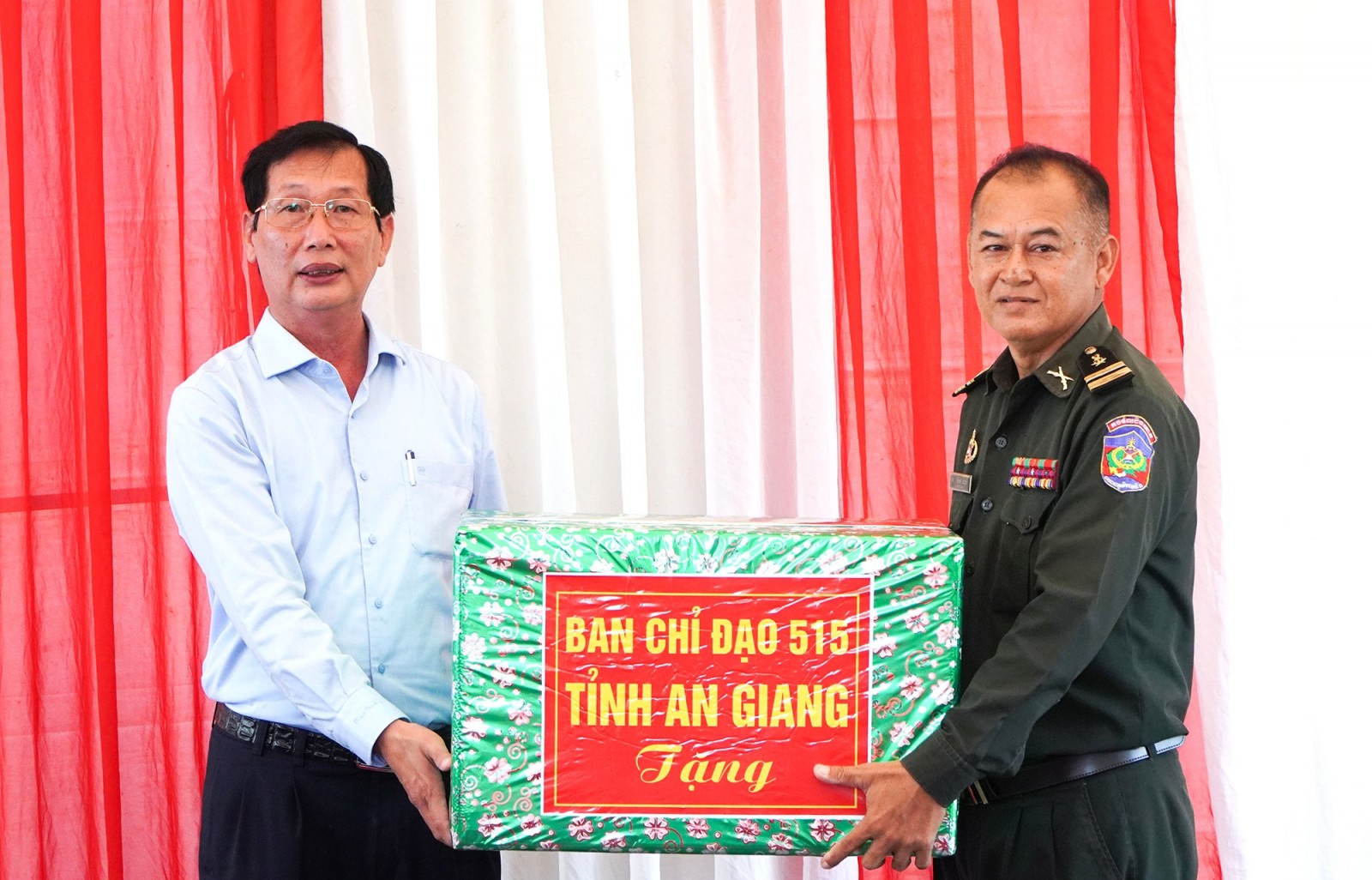 Ban Chuyên trách tỉnh An Giang thăm, động viên Đội K93 tại Campuchia