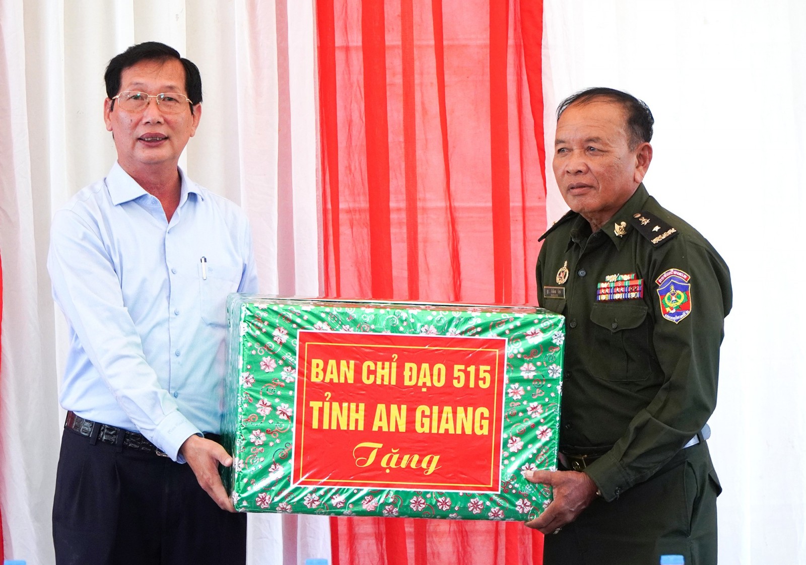 Ban Chuyên trách tỉnh An Giang thăm, động viên Đội K93 tại Campuchia