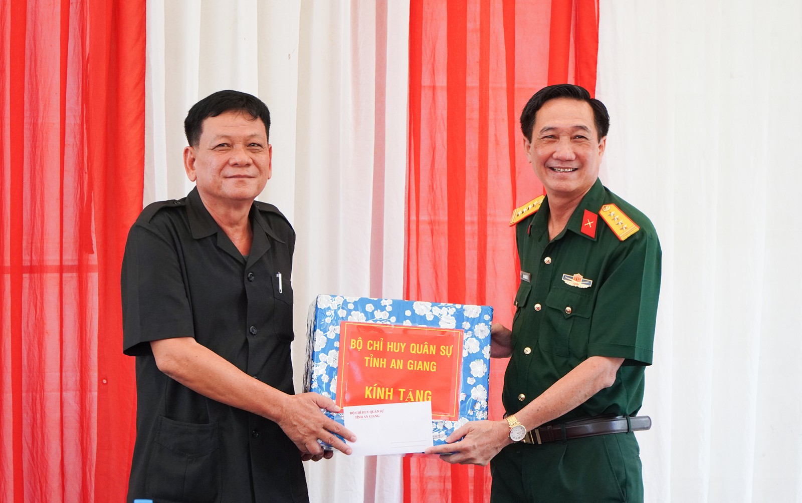 Ban Chuyên trách tỉnh An Giang thăm, động viên Đội K93 tại Campuchia