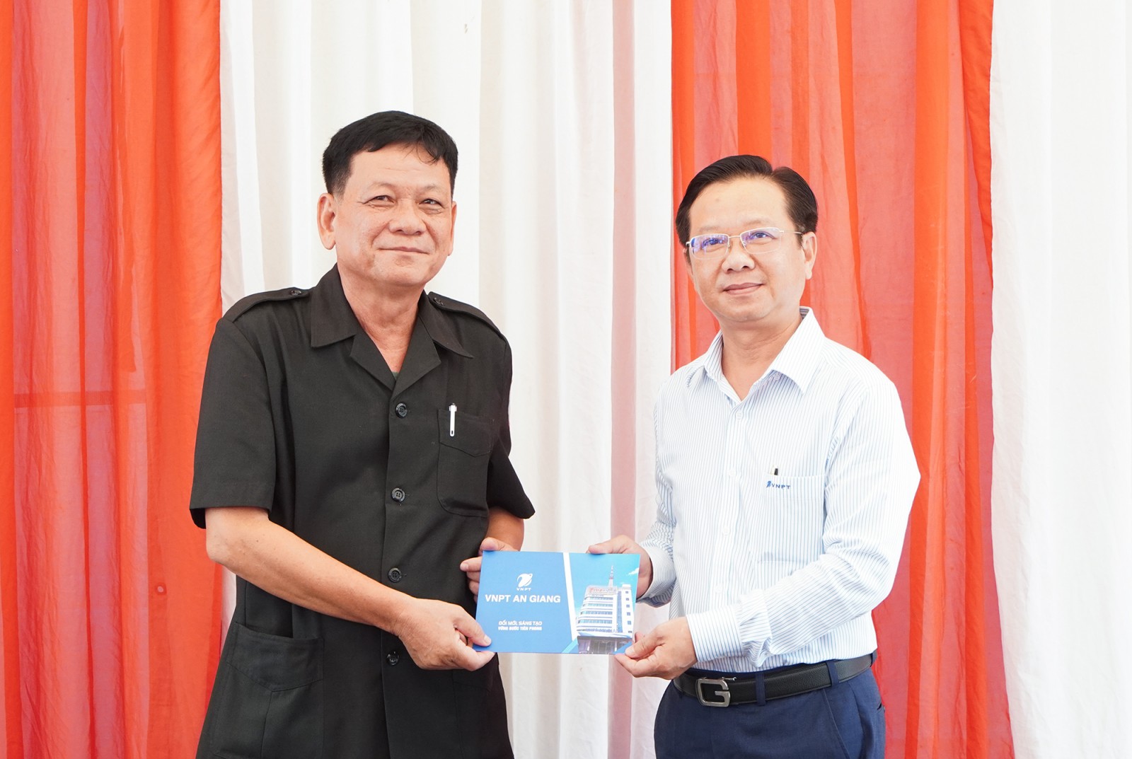 Ban Chuyên trách tỉnh An Giang thăm, động viên Đội K93 tại Campuchia