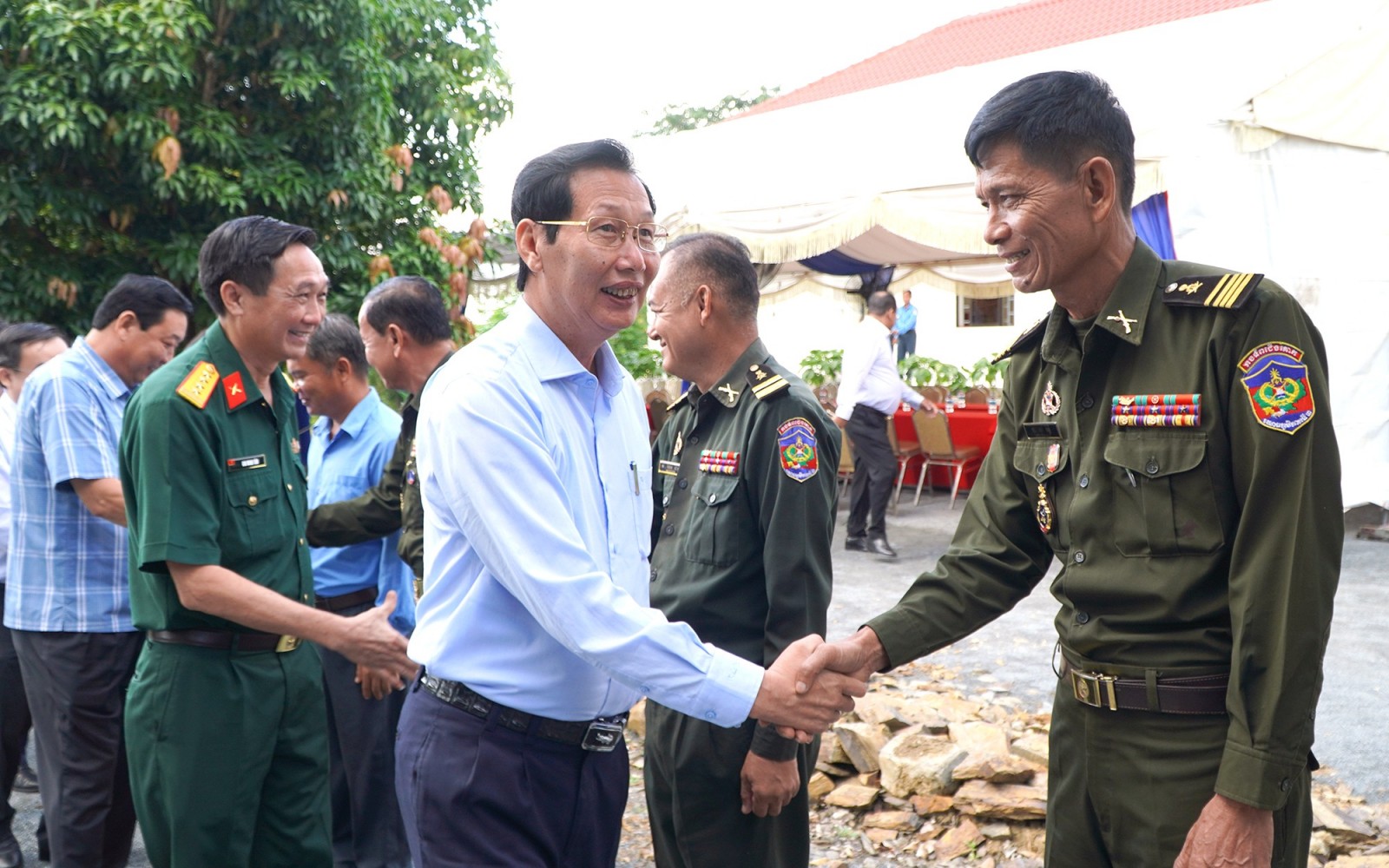 Ban Chuyên trách tỉnh An Giang thăm, động viên Đội K93 tại Campuchia