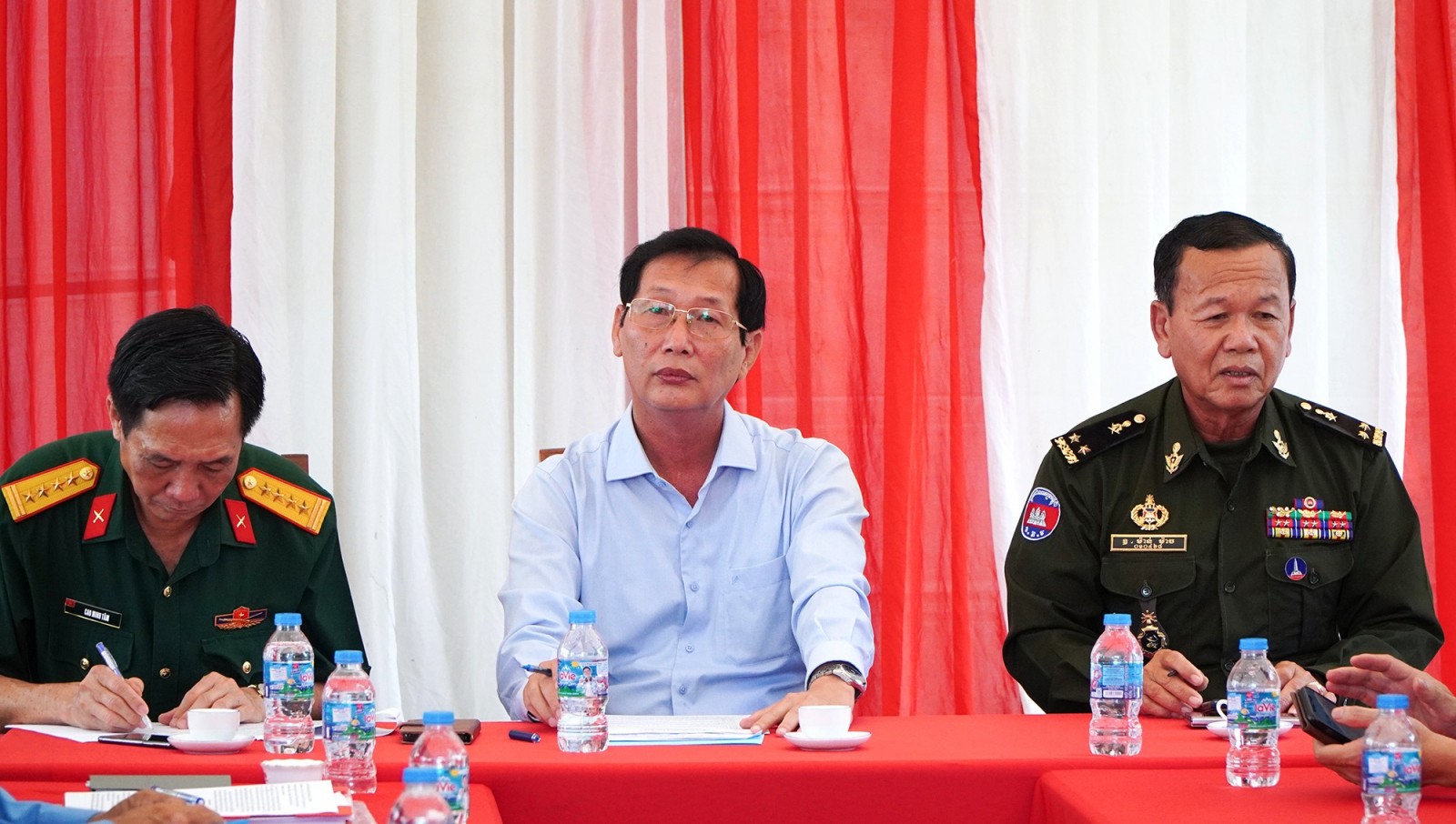 Ban Chuyên trách tỉnh An Giang thăm, động viên Đội K93 tại Campuchia