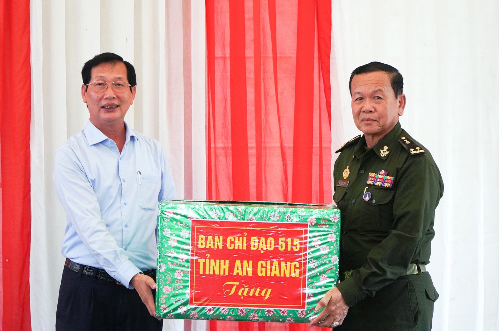 Ban Chuyên trách tỉnh An Giang thăm, động viên Đội K93 tại Campuchia