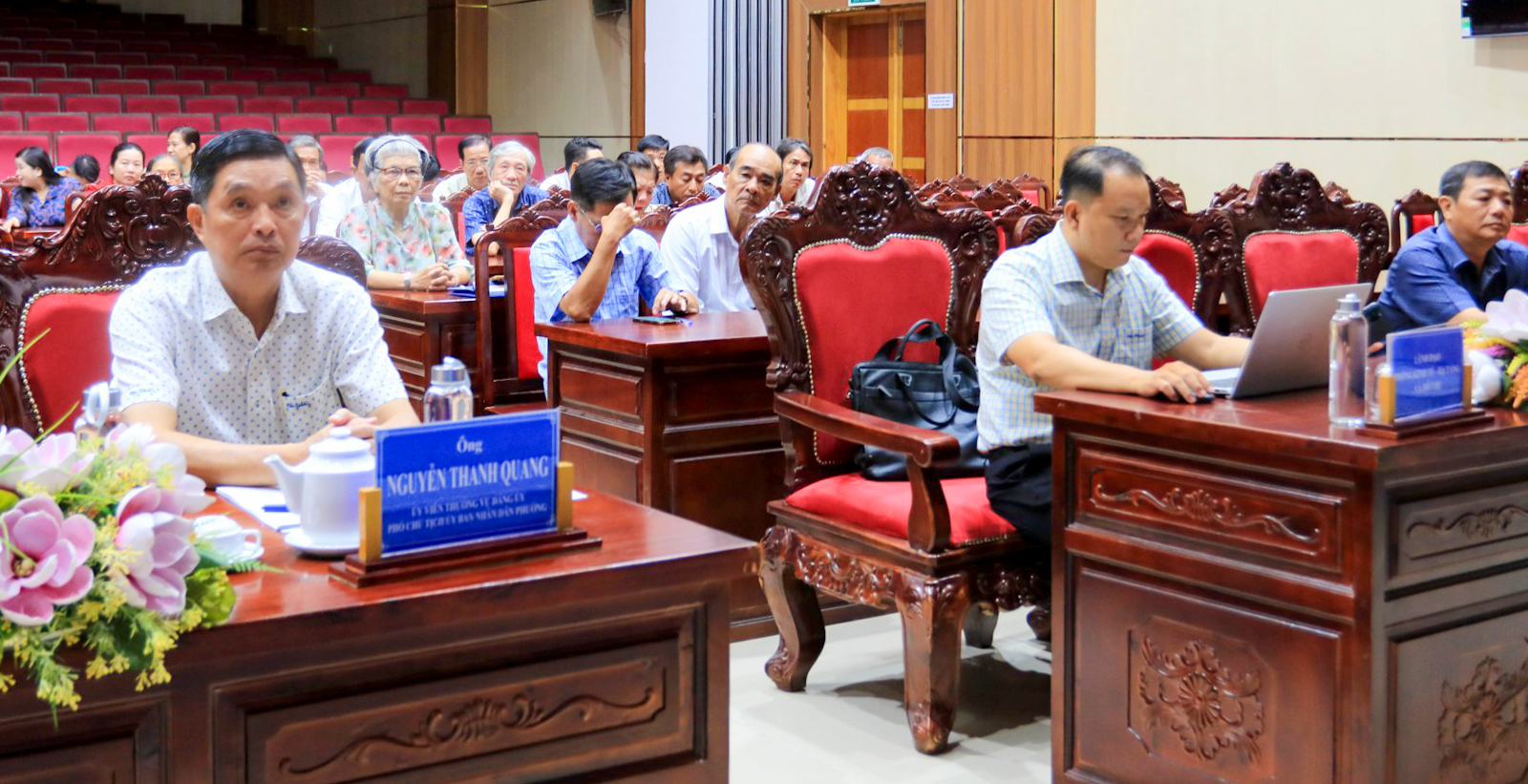Đại biểu dự cuộc họp 