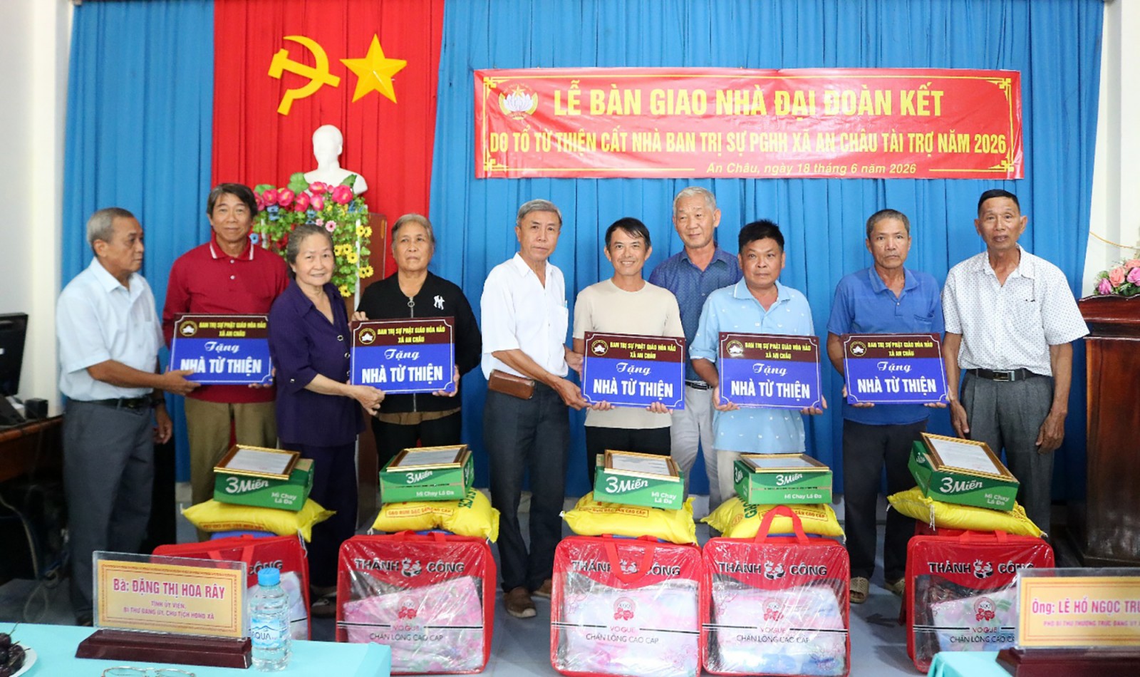 Xã An Châu bàn giao 5 căn nhà Đại đoàn kết