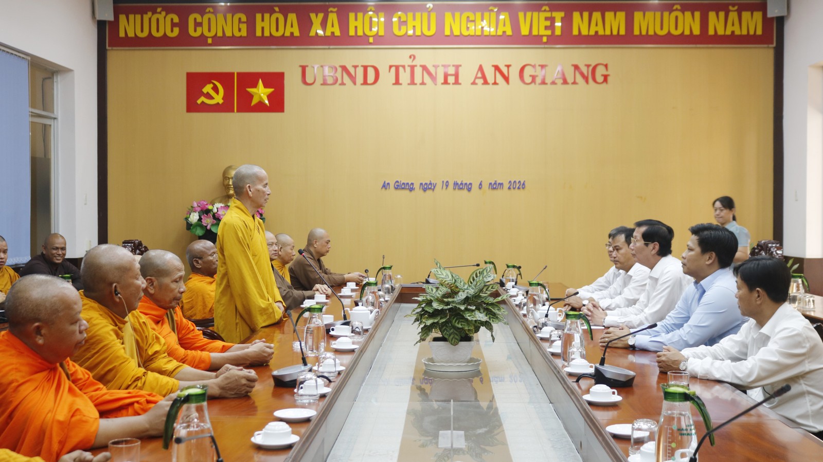 Lãnh đạo tỉnh tiếp đoàn Ban Trị sự Giáo hội Phật giáo Việt Nam tỉnh An Giang
