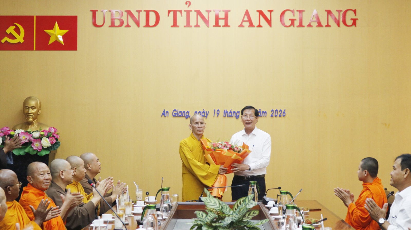 Lãnh đạo tỉnh tiếp đoàn Ban Trị sự Giáo hội Phật giáo Việt Nam tỉnh An Giang