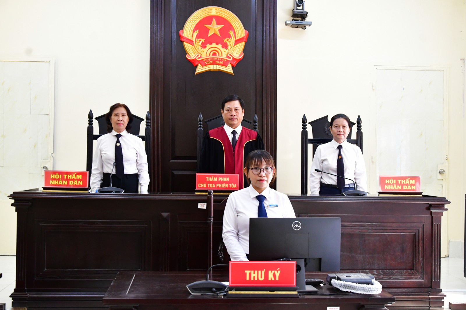 Mang tiếng nói của Nhân dân vào phòng nghị án