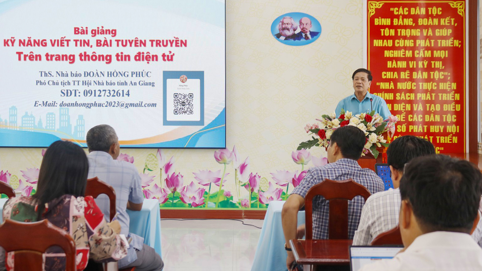 Tập huấn nghiệp vụ viết tin, bài công tác dân tộc và tôn giáo