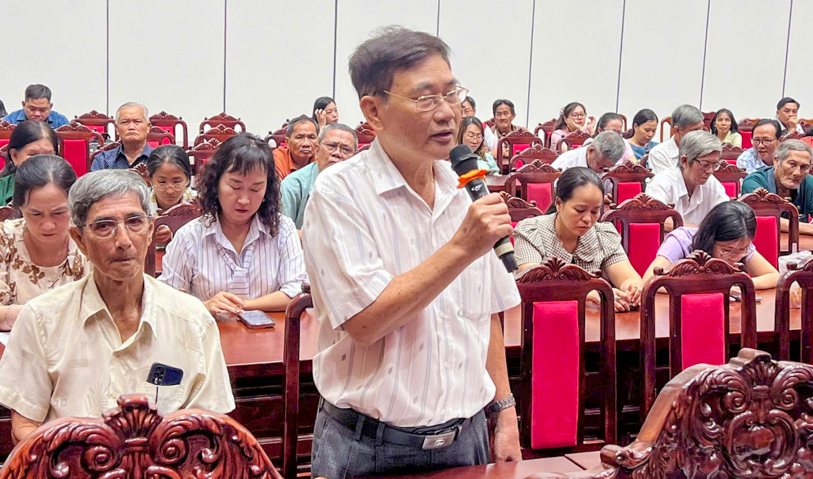 Cử tri Lôi Cẩm Chương phát biểu ý kiến