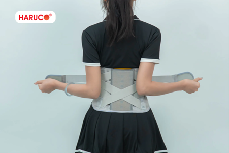 Nên dùng đai lưng chống gù hay đai lưng cột sống để bảo vệ cột sống?