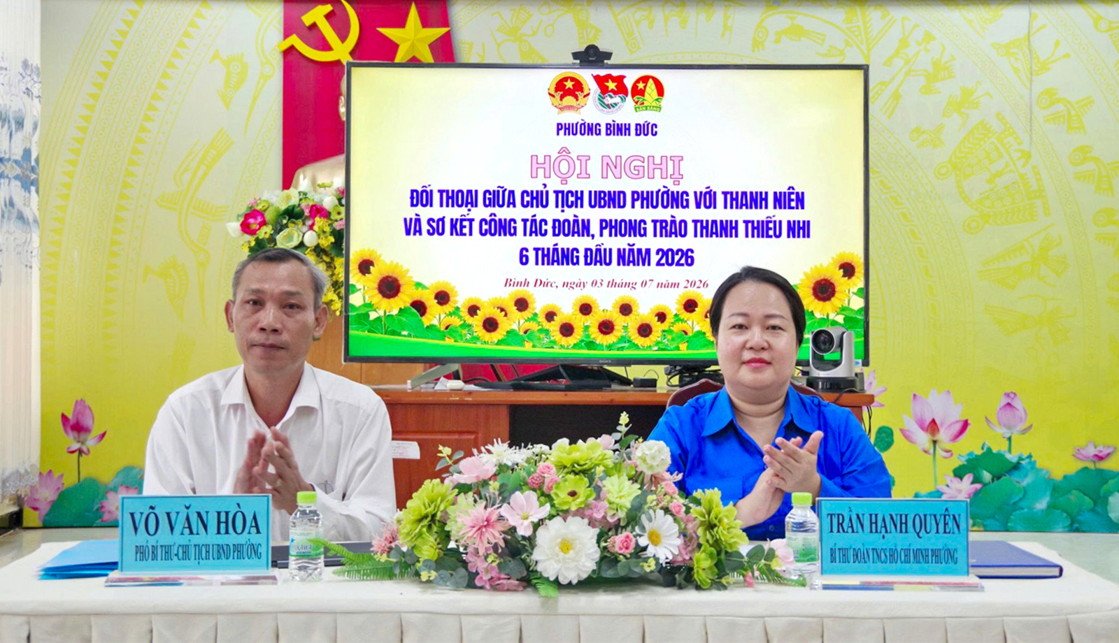Đồng chí Võ Văn Hòa, Phó Bí thư Đảng ủy, Chủ tịch UBND phường Bình Đức chủ trì buổi đối thoại