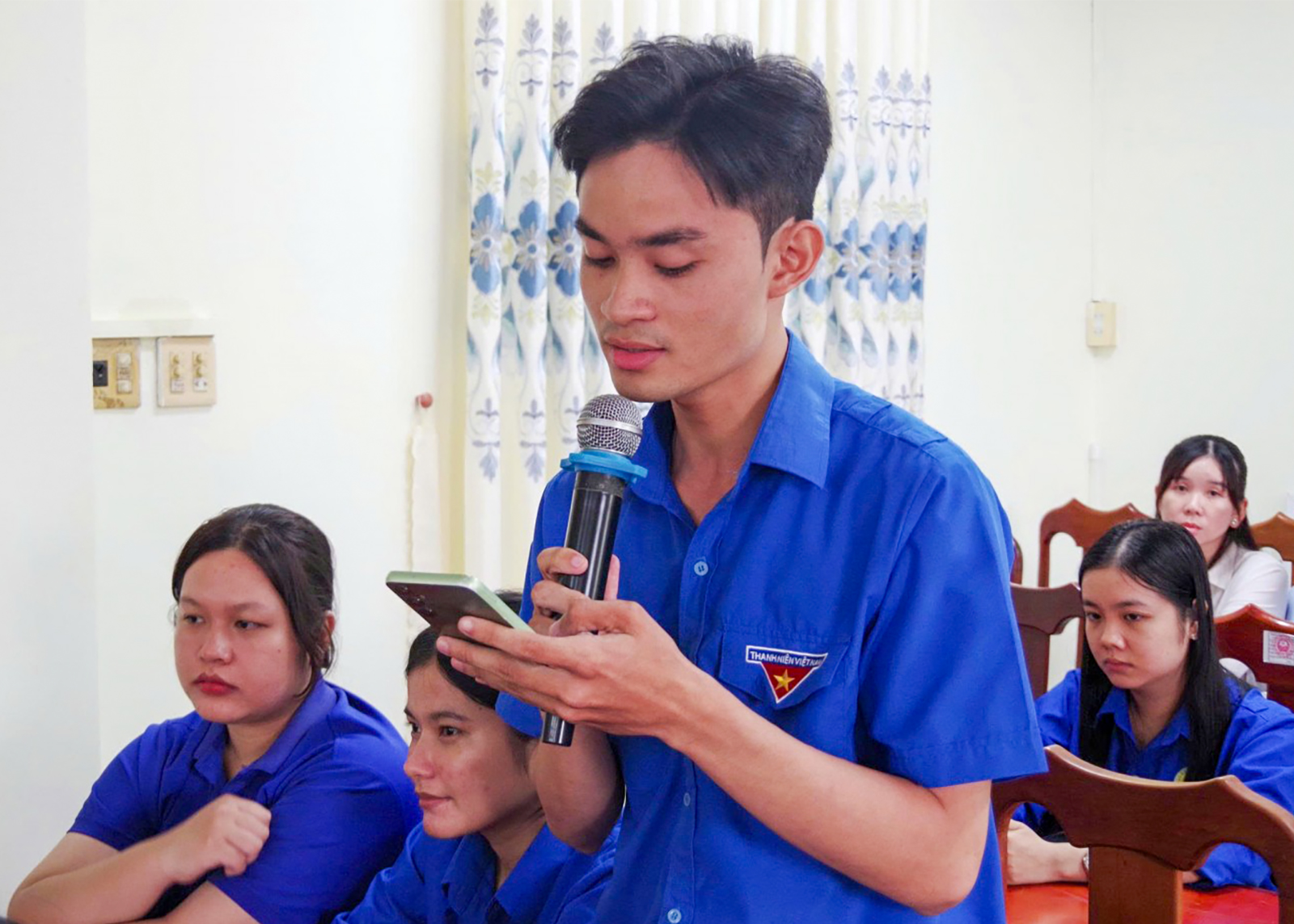 Đoàn viên tham gia đối thoại phát biểu ý kiến
