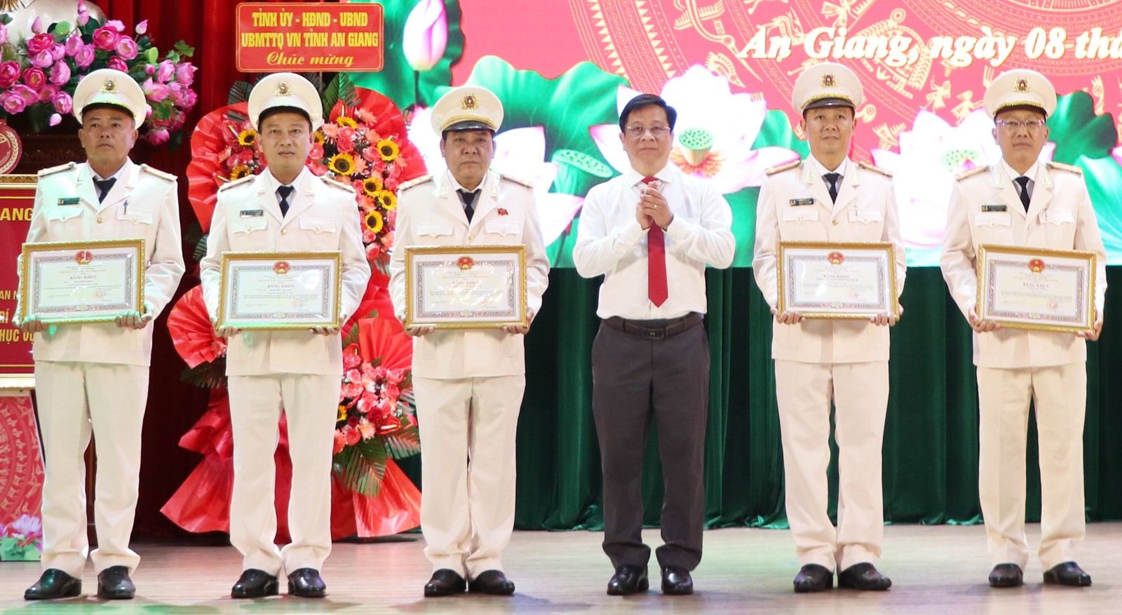 Công an tỉnh An Giang họp mặt kỷ niệm 80 năm Ngày truyền thống lực lượng An ninh nhân dân