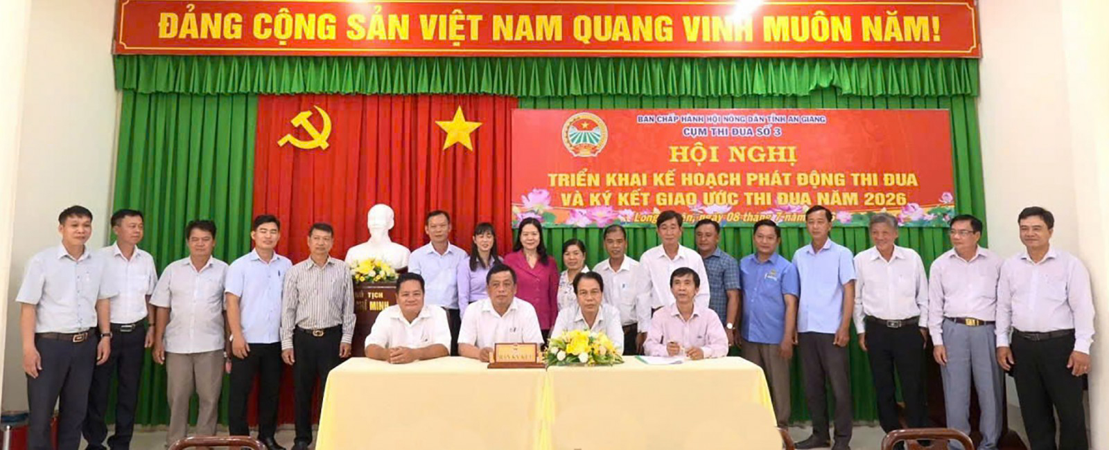 Hội nông dân cụm thi đua số 3 ký kết giao ước thi đua