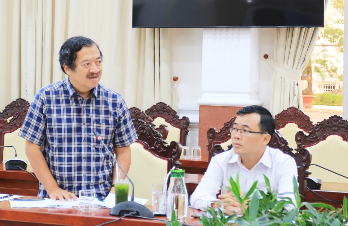 Đại diện Công ty Cổ phần Xây dựng Thương mại & Đầu tư Huy Ngọc Hưng tiếp thu, giải trình các ý kiến