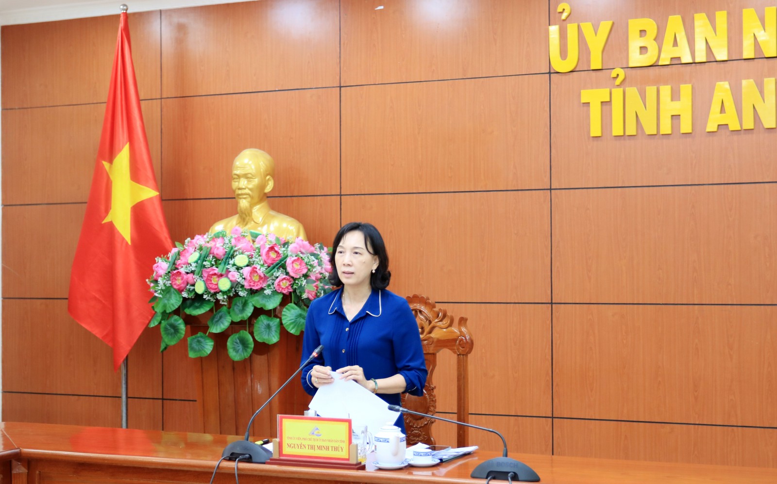 Phó Chủ tịch UBND tỉnh Nguyễn Thị Minh Thúy kết luận cuộc họp