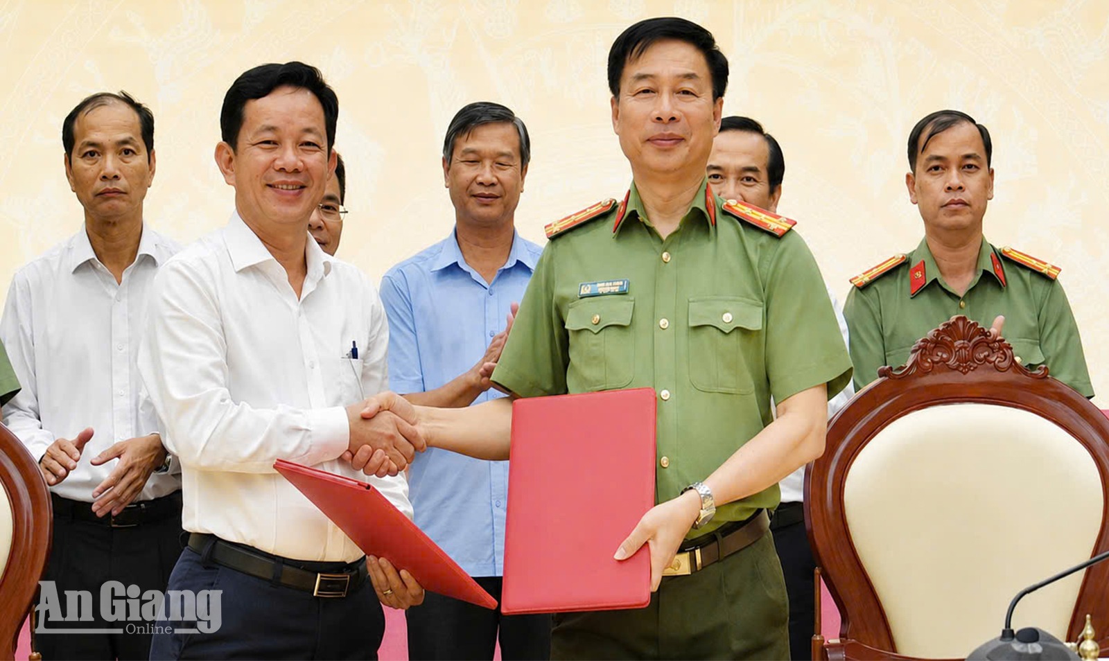 Chặn dòng tiền lừa đảo trên không gian mạng: Cuộc chiến không thể chậm