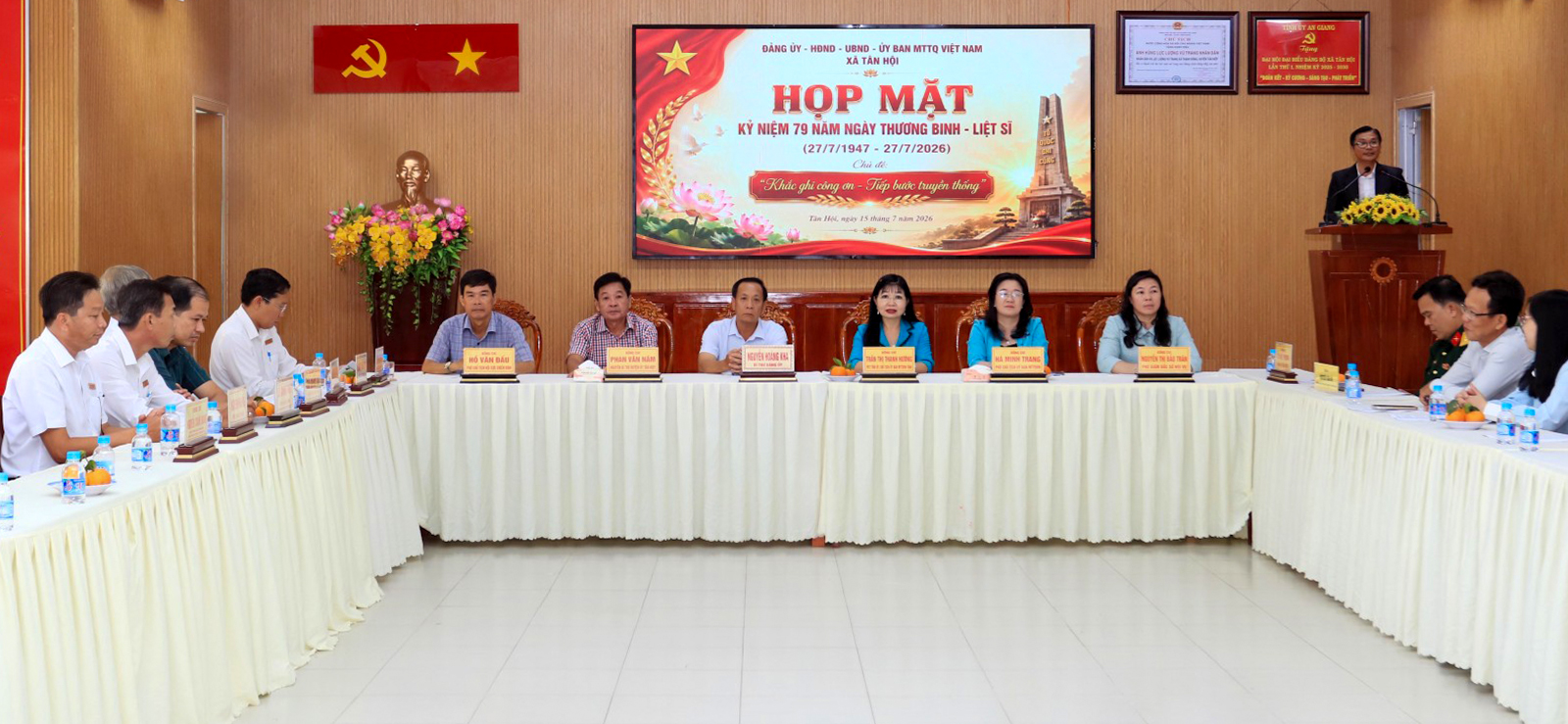 Đại biểu tham dự họp mặt