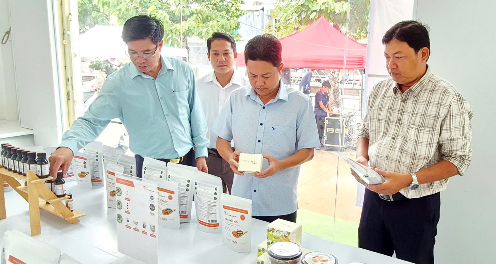 Tri Tôn giới thiệu hơn 50 sản phẩm OCOP và đặc sản vùng Bảy Núi