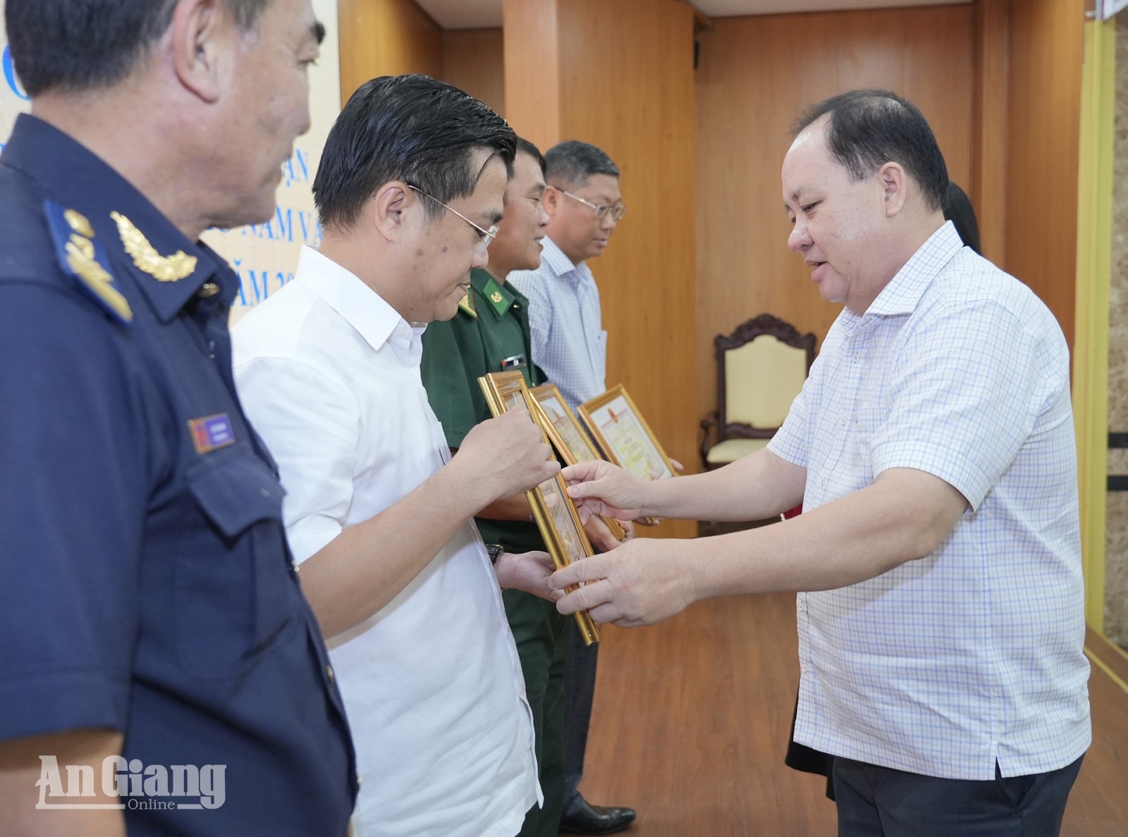 An Giang phát hiện hơn 1.000 vụ buôn lậu, gian lận thương mại trong 6 tháng