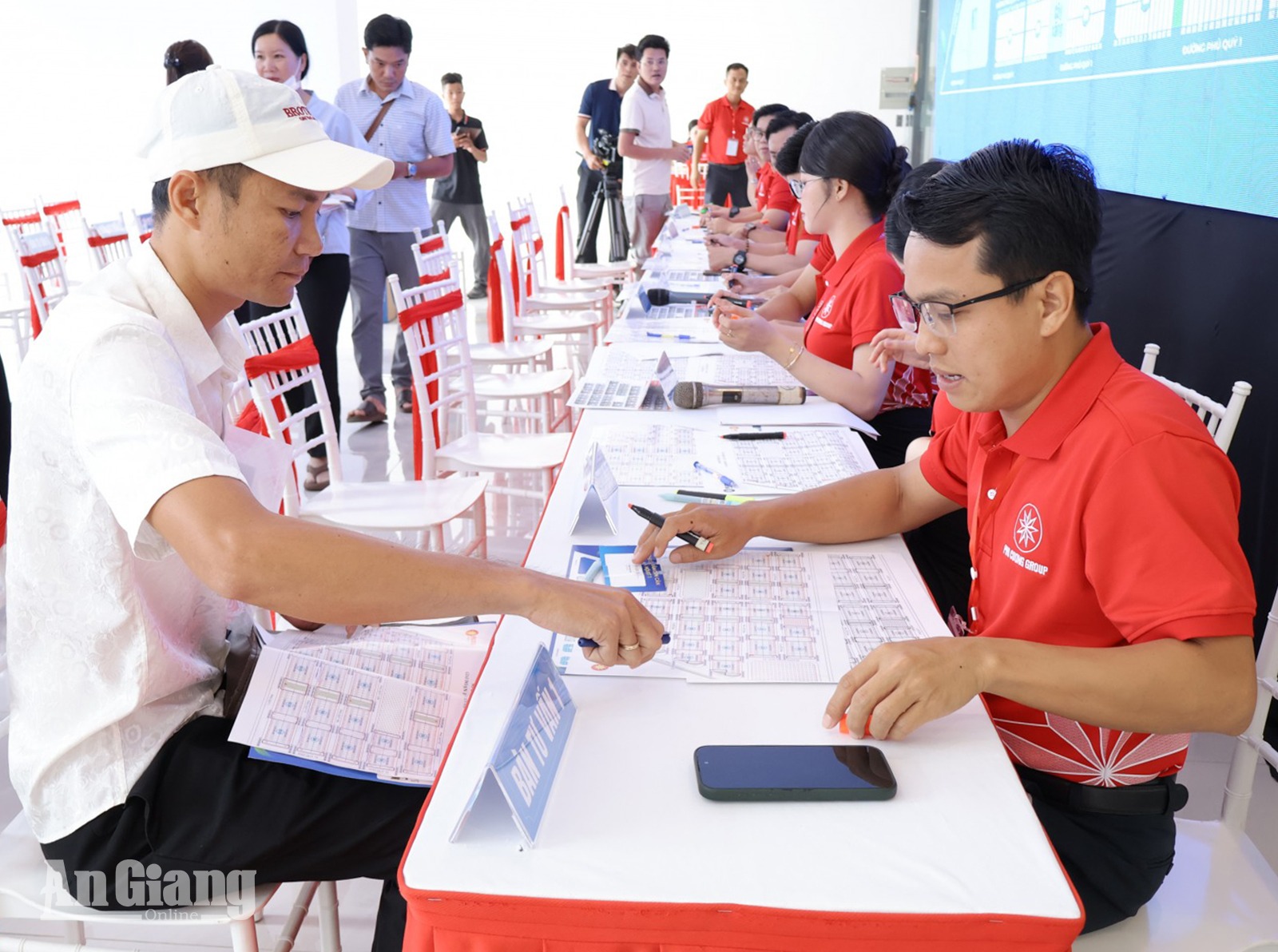 751 căn nhà ở xã hội được bốc thăm lựa chọn tại An Giang